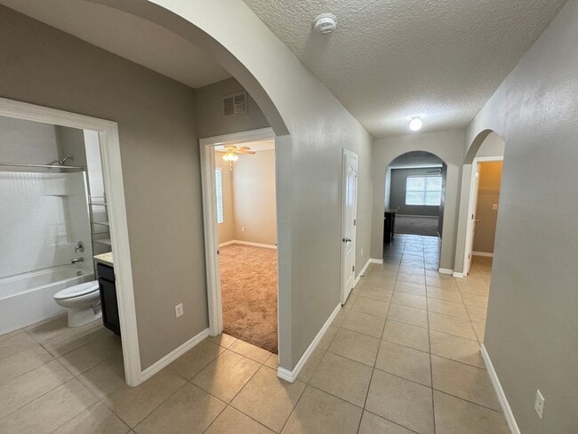 Building Photo - Beautiful 4 Bedroom 2 Bathroom Home in Bartow!