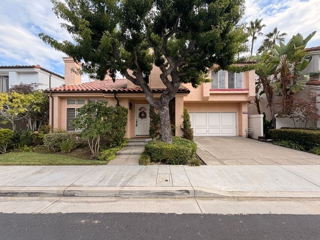 Building Photo - Beautiful 3 Bedroom, 2.5 Bathroom Newport ...