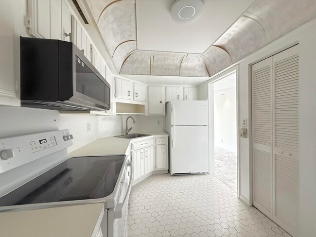 Building Photo - 2000 Presidential Way