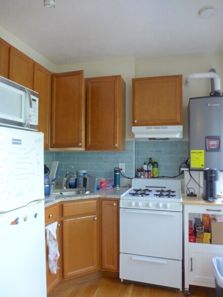 Building Photo - 263 Elm St