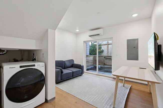 Building Photo - 5033 Ravenna Ave NE
