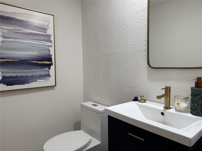 Building Photo - 15896 Kilmarnock Dr