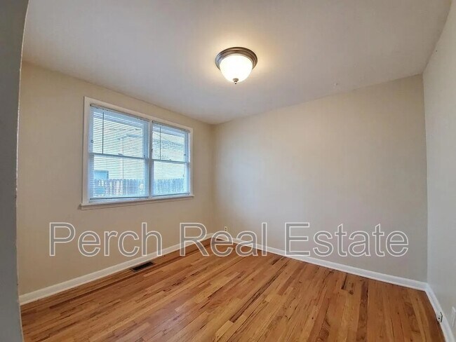 Building Photo - 2431 Grove St
