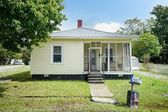 Primary Photo - Charming 2-Bedroom Home in Burlington