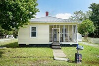Building Photo - Charming 2-Bedroom Home in Burlington