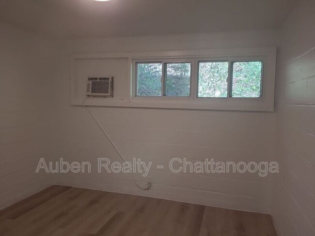 Building Photo - 715 Lupton Dr