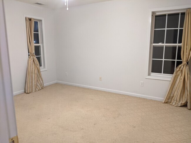 Building Photo - 2414 Manal Way