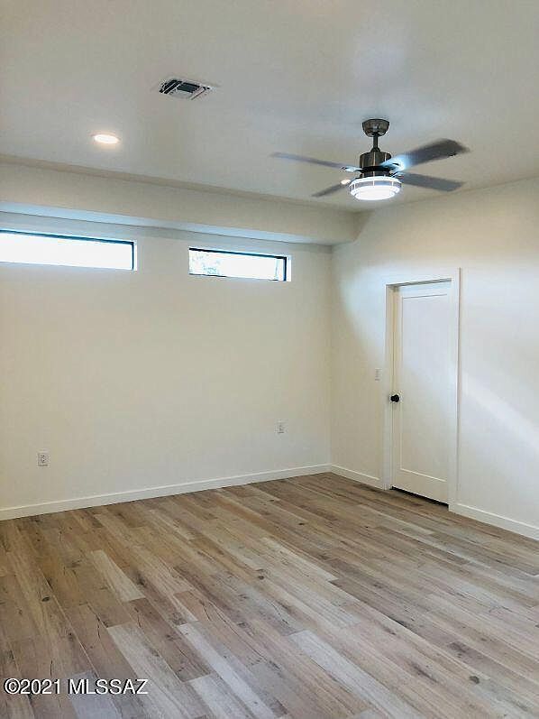 Building Photo - 1102 W Erie St