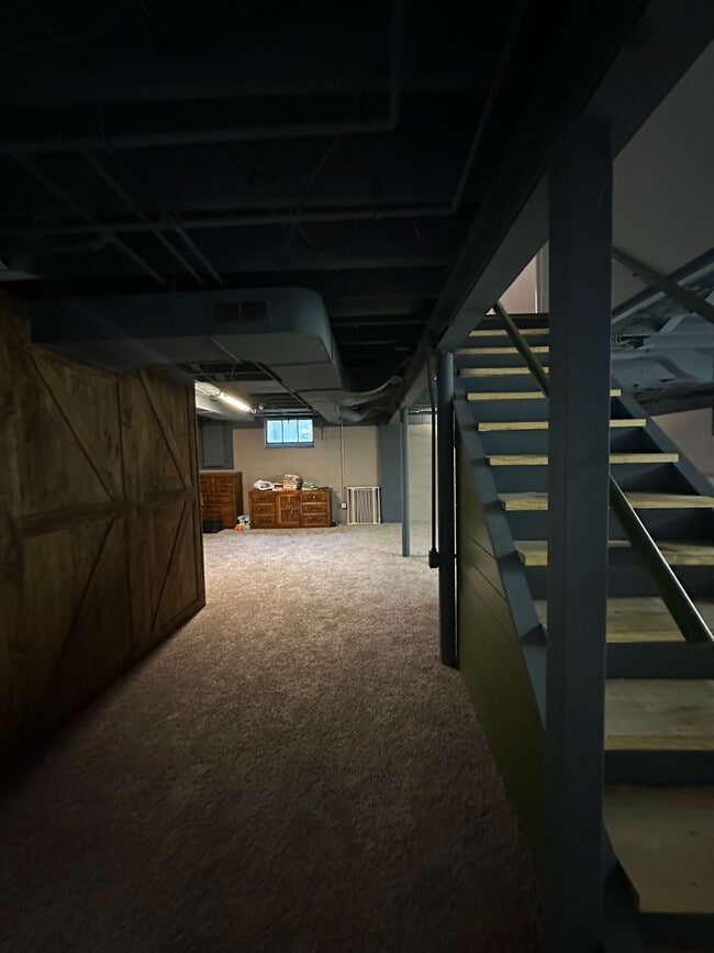 Building Photo - 932 Robinson St