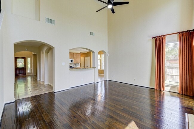 Building Photo - 5 bed dream home in the heart of Sienna