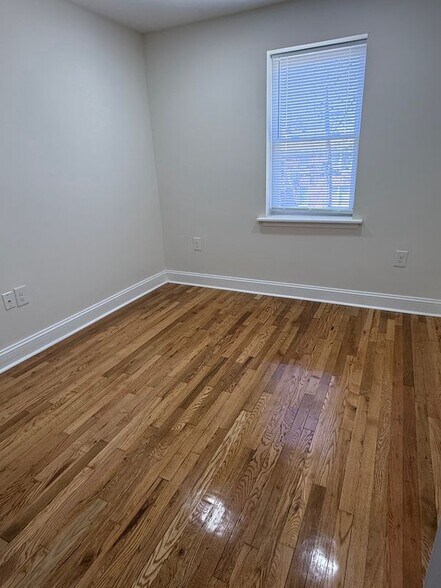 Building Photo - 4056 Edgewood Rd
