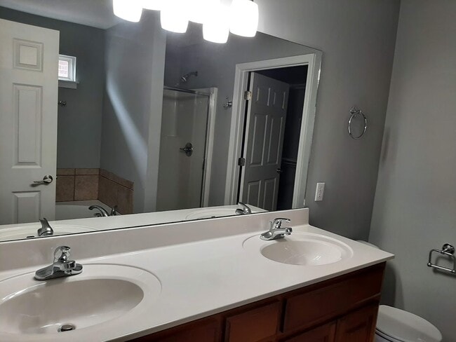Building Photo - 1000 Indian Ridge Cir