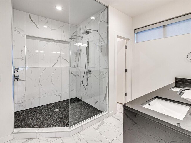 Building Photo - 825 NW 6th St