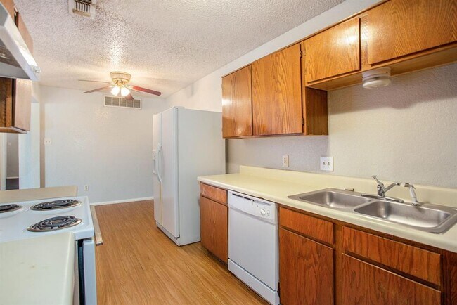 Building Photo - 3710 Hulen Park Cir