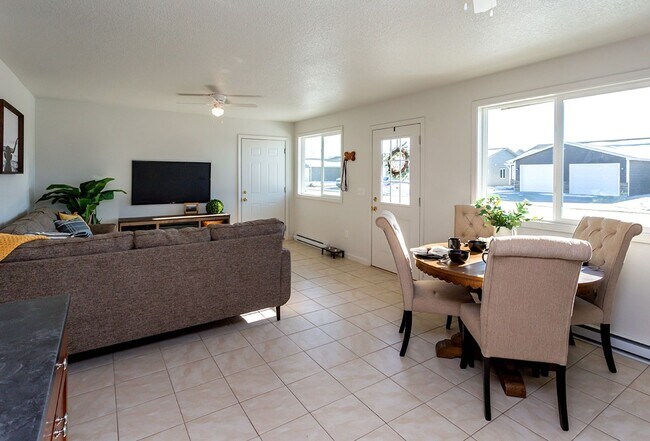 Building Photo - 3 Bedroom, Single-story Townhomes for rent...