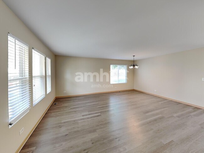 Building Photo - 818 Glen Cove Ln