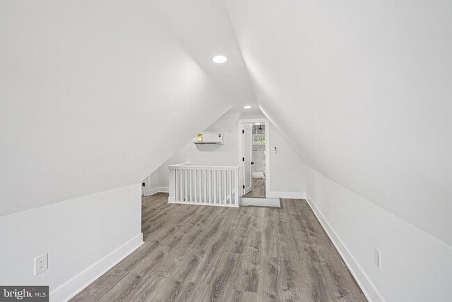 Building Photo - 3547 Finlaw Ave