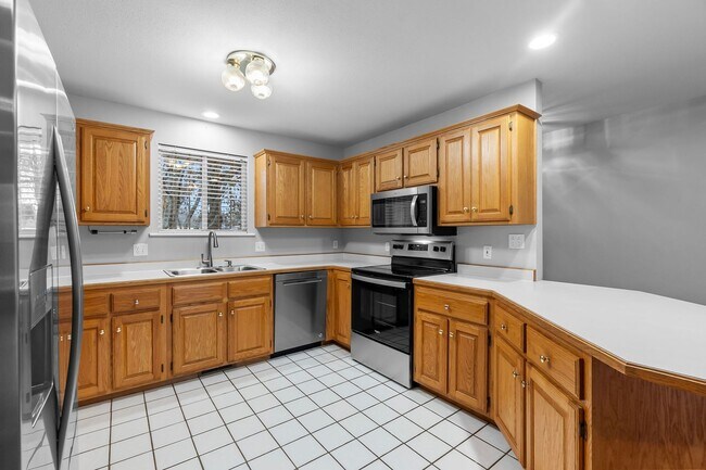 Building Photo - 911 Stonebridge Dr