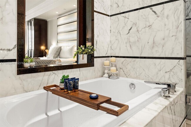 Building Photo - 4391 Collins Ave