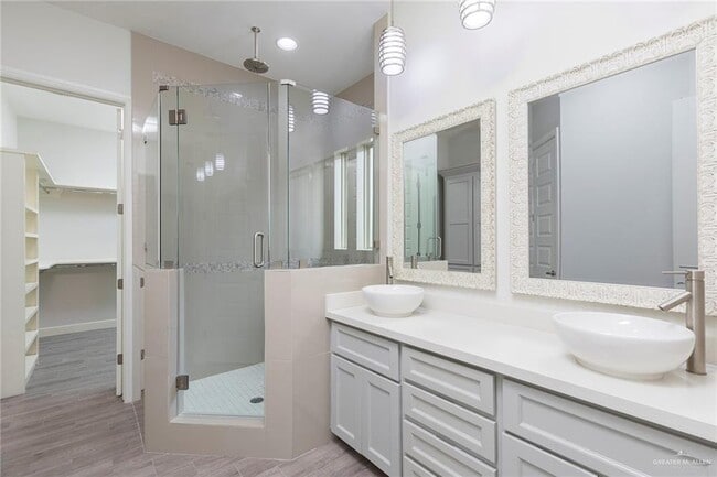 Building Photo - 2200 S 10th St