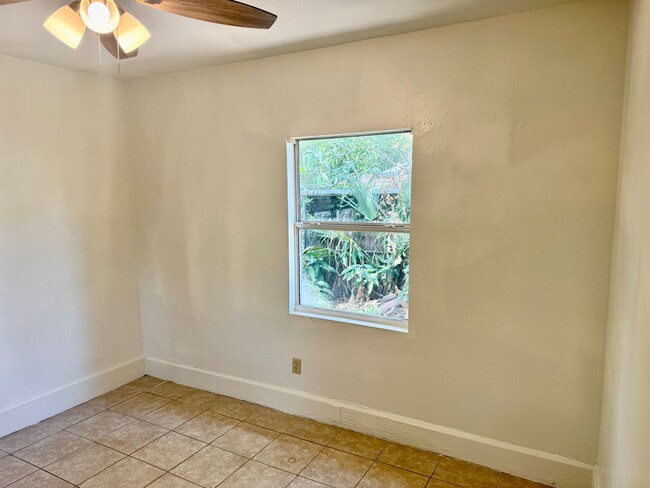 Building Photo - Affordable 2/1 located in St. Pete!