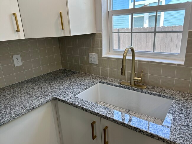 Building Photo - 1400 N 6th St