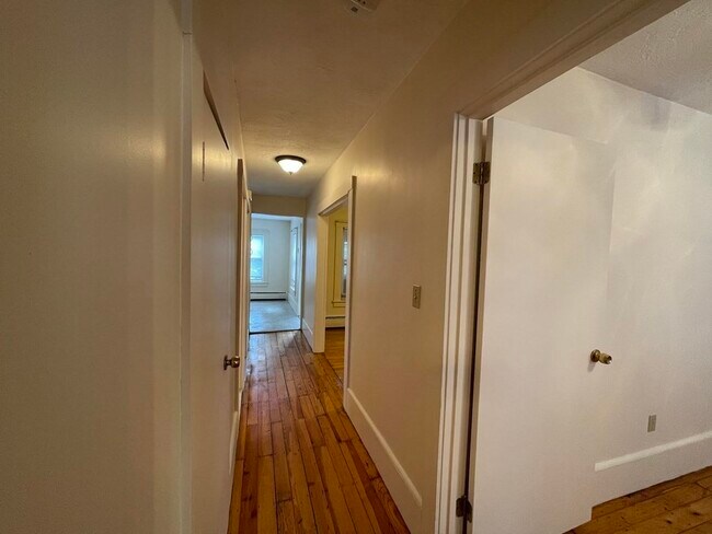 Building Photo - 164 Brown St