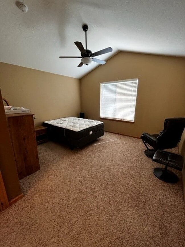 Building Photo - 592 Meadow Wood Cir