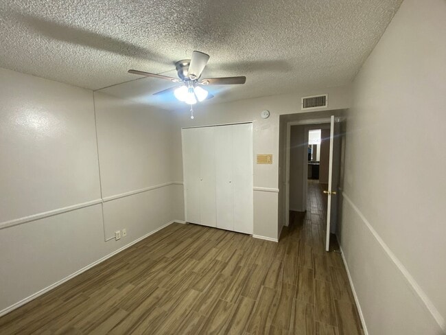 Building Photo - Charming 3 bedroom, 2 bath with Pool