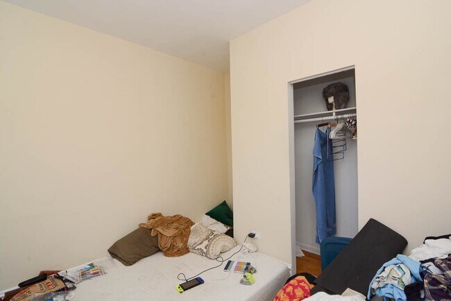 Building Photo - 4400 N Racine Ave