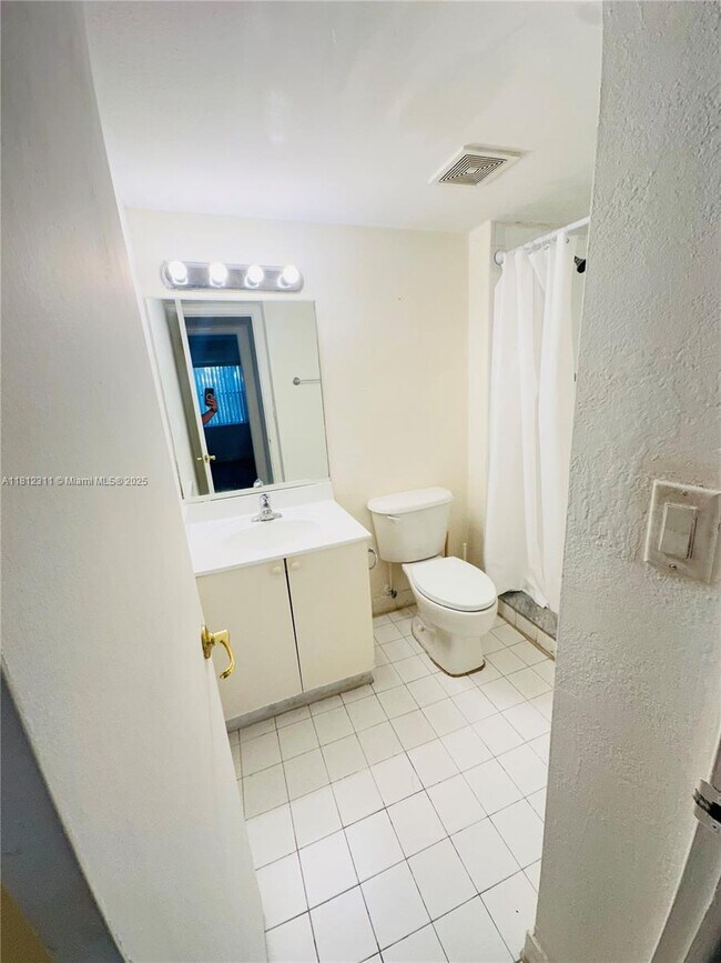 Building Photo - 4205 N University Dr