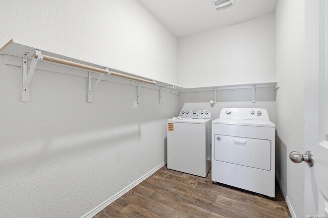 Building Photo - 4023 Basil Mdw
