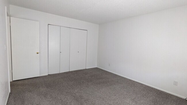 Building Photo - 3450 Cochran Dr