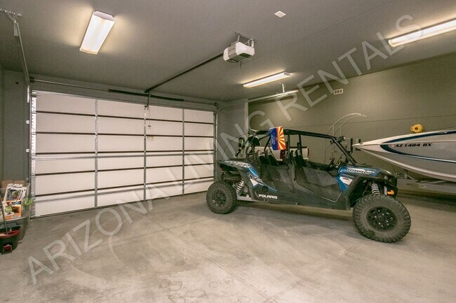 Building Photo - FURNISHED POOL HOME