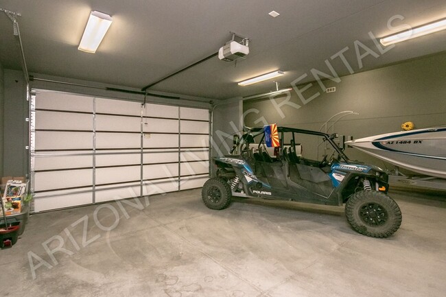 Building Photo - SEASONAL FURNISHED JANUARY-APRIL 2026
