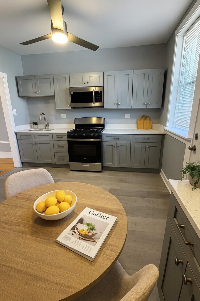 Building Photo - 6231 N Francisco Ave