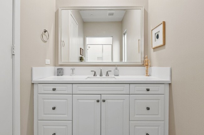 Building Photo - Beautiful 5 bedroom home in Heart of Carme...