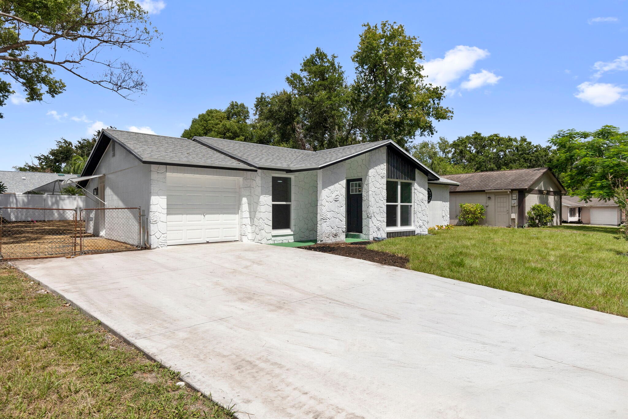 Building Photo - 516 Avocado Cir