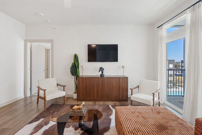 Building Photo - 1301 Leah Ave