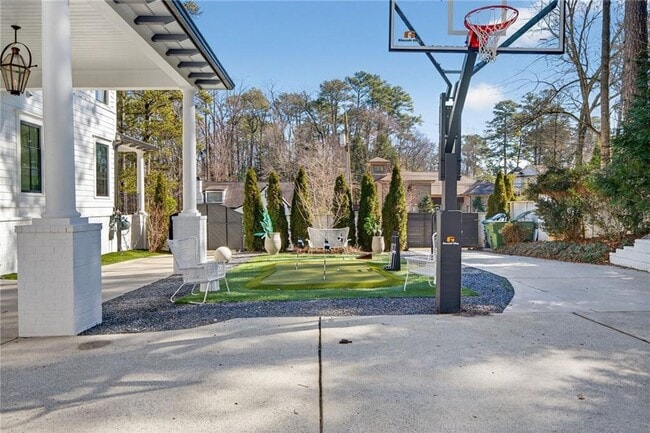 Building Photo - 1812 Wellbourne Dr NE