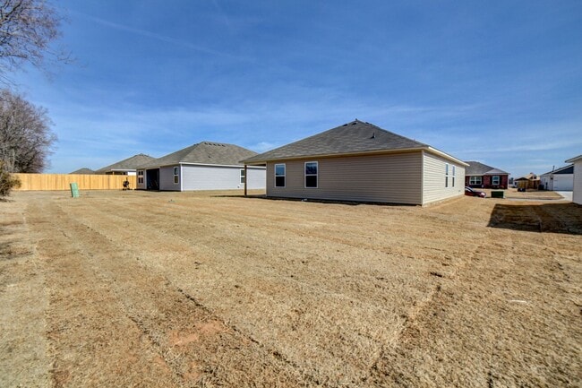 Building Photo - Beautiful Newer 3 Bedroom, 2 Bath Home Move-In Ready