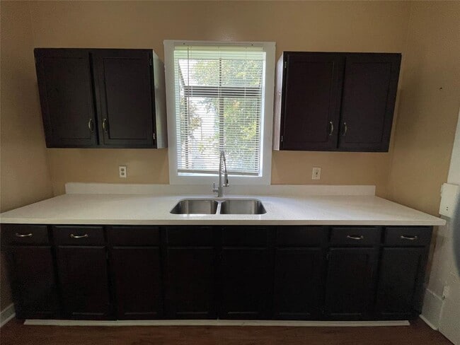 Building Photo - 3824 Avenue M 1/2