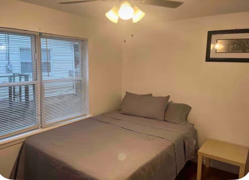 Building Photo - 2701 Vicksburg St