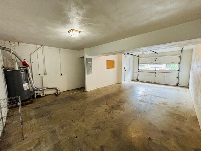 Building Photo - 253 Fairfax Rd