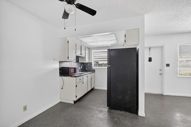 Building Photo - 1406 Barton Rd