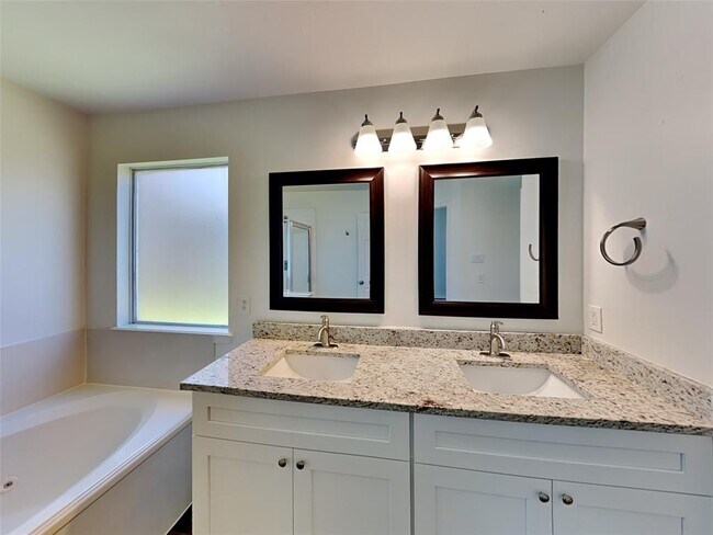 Building Photo - 4002 Ashview Ln