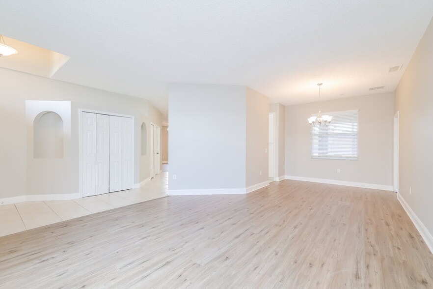 Building Photo - 552 Viceroy Ct