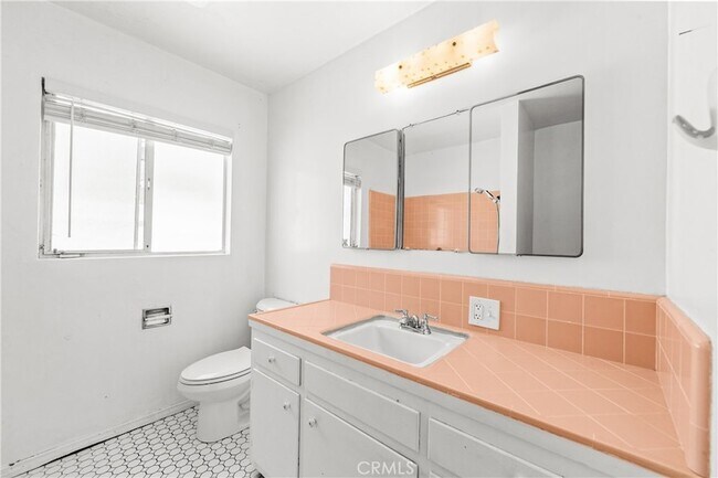 Building Photo - 454 N Shattuck Pl