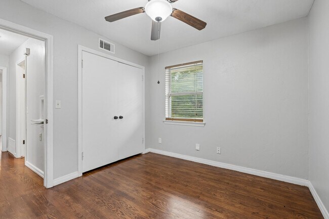 Building Photo - Charming 3-Bed Home with Spacious Backyard & Prime OKC Location