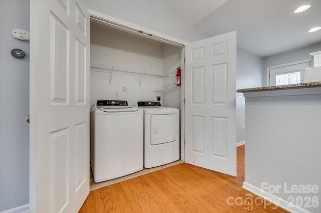 Building Photo - 2052 Shady Pond Dr